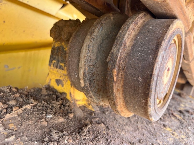 2005-komatsu-d39px-21-image-21