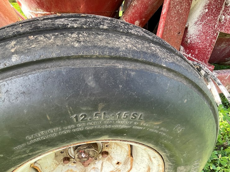 new-holland-355-image-21