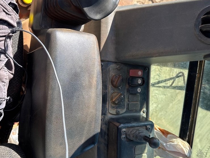 2007-caterpillar-d6k-lgp-image-37
