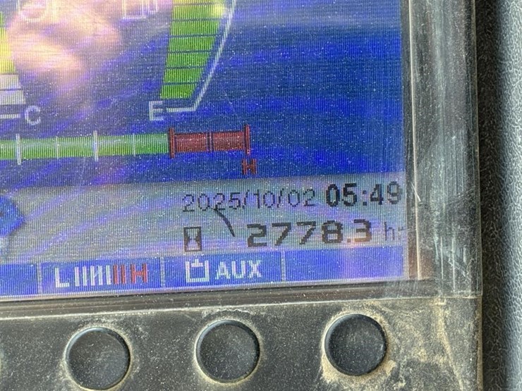 2016-takeuchi-tb280fr-image-25