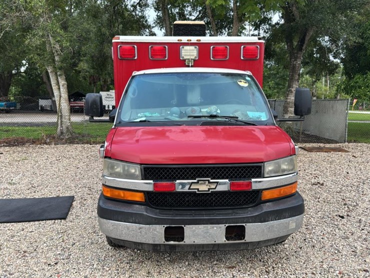 #113-•-2008-chevrolet-ambulance-image-8