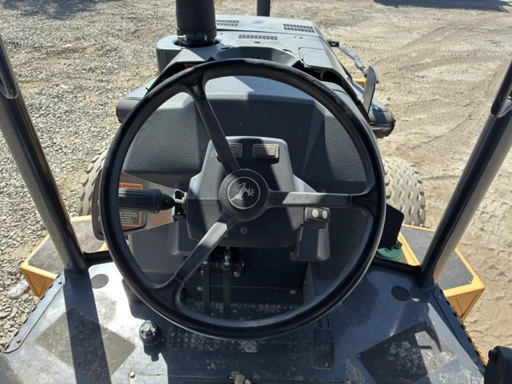 2018-deere-310l-image-22