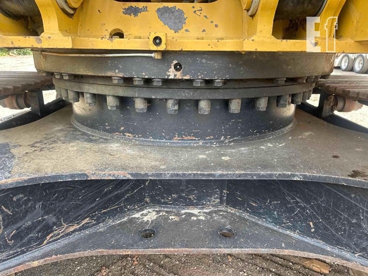 2019-caterpillar-320-image-48