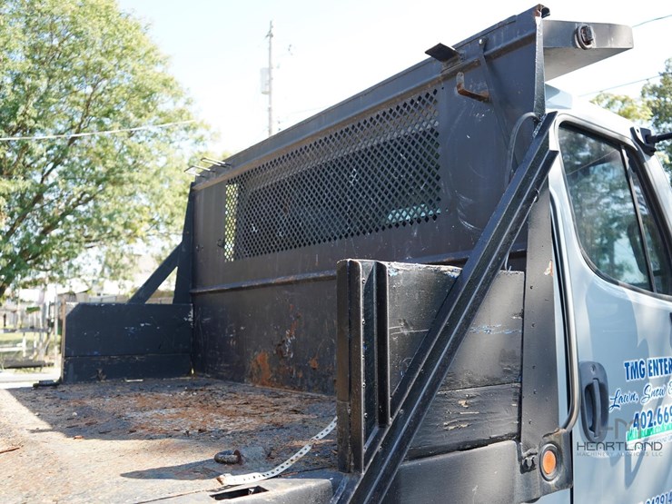 2007-freightliner-business-class-m2-106-image-20