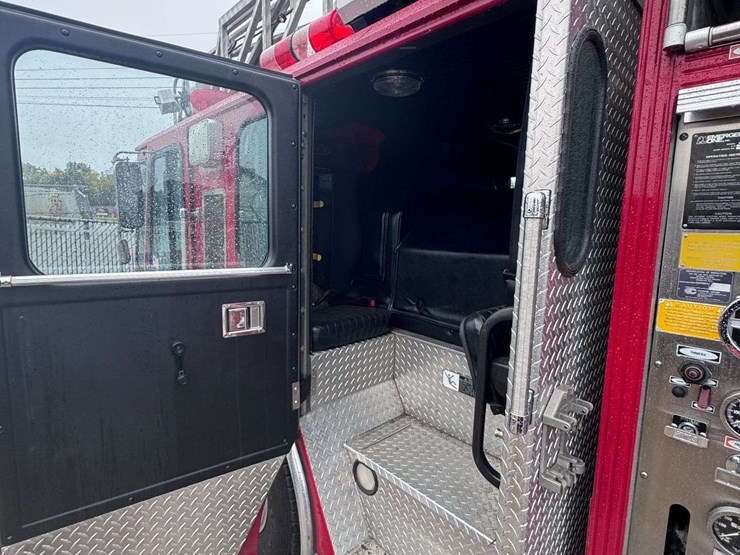 1984-e-one-ladder-truck-image-36