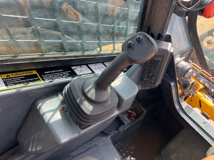 2021-deere-325g-image-28