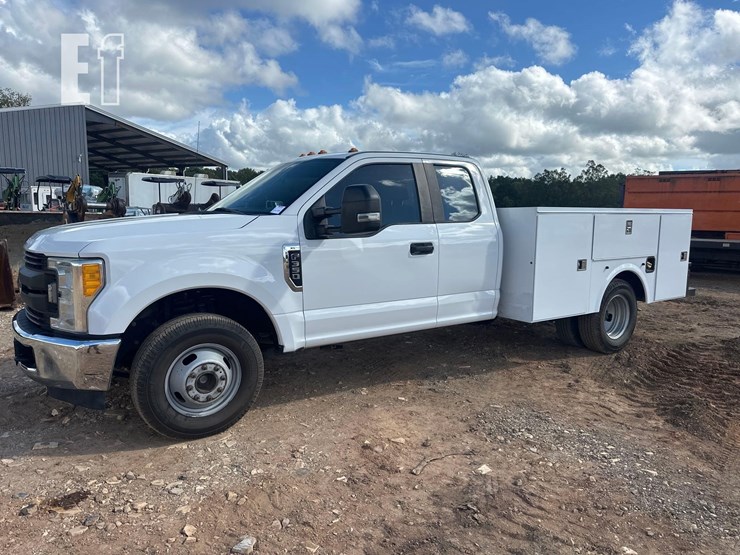2017-ford-f350-xl-image-1