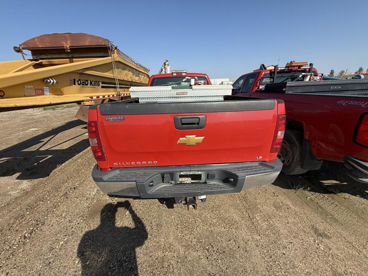 #2141-•-2013-chevrolet-silverado-2500hd-4x4-pickup-truck-image-5