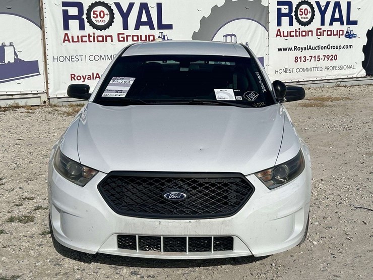 2014-ford-taurus-awd-sedan-image-21