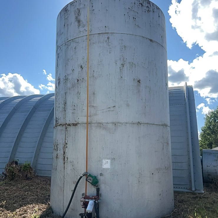 8,000 gallon fuel tank with Tuthill/Fill-Rite model 700 pump, long hose, diesel knozzle