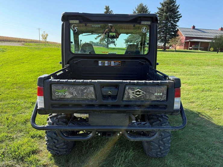 2021-john-deere-gator-image-3