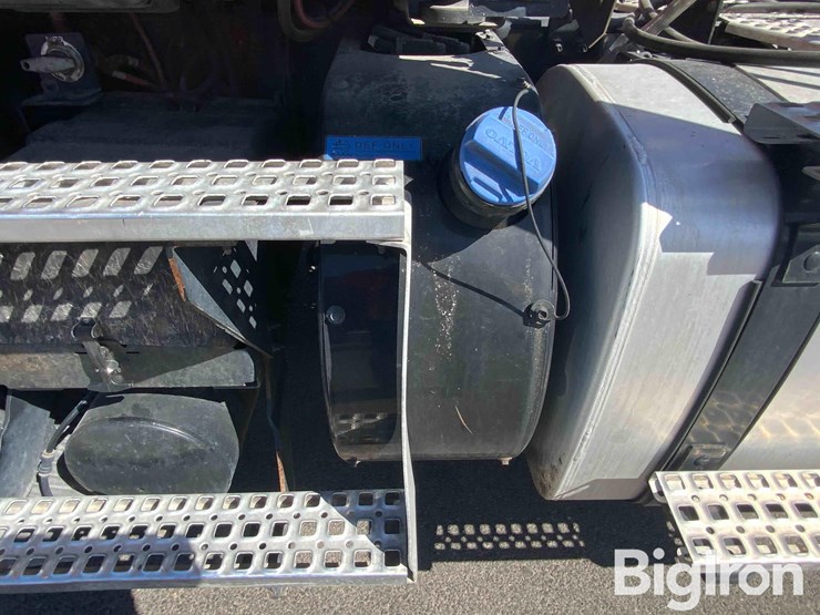 2016-volvo-vnm42t-truck-tractor-image-17
