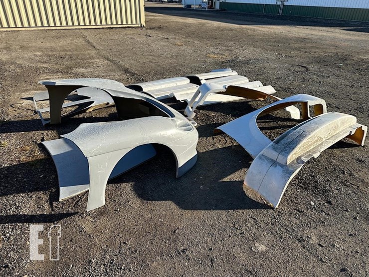 porshce-fiberglass-body-panels-image-7