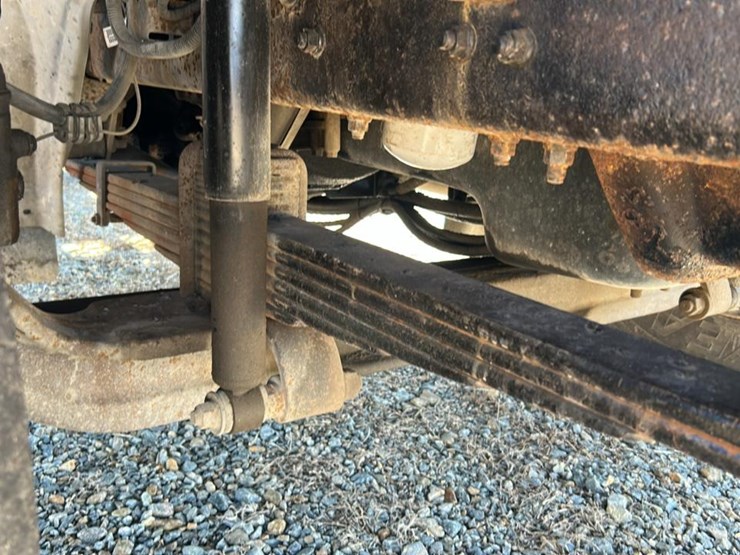 #1963-•-2010-dump-&-spreader-truck*-image-46