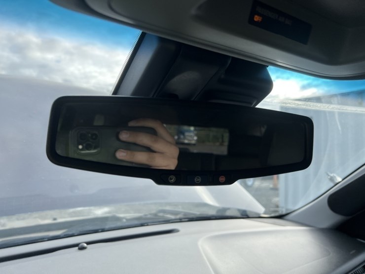 2015-chevrolet-tahoe-image-35
