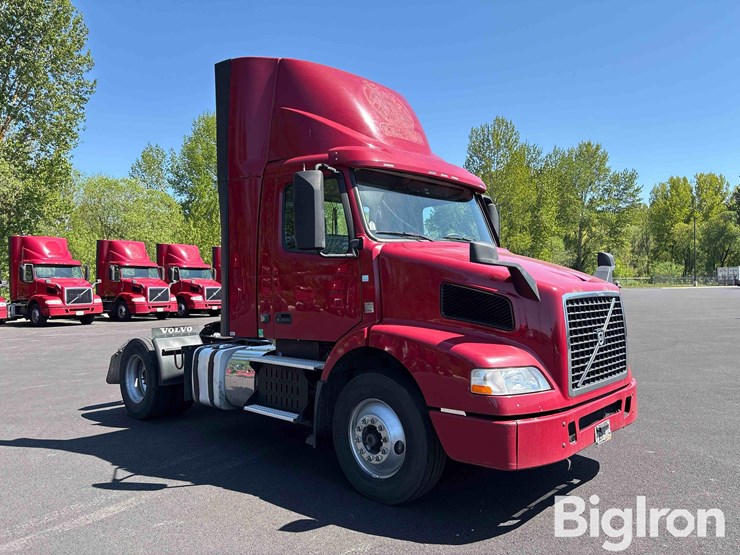 2016-volvo-vnm42t-truck-tractor-image-3