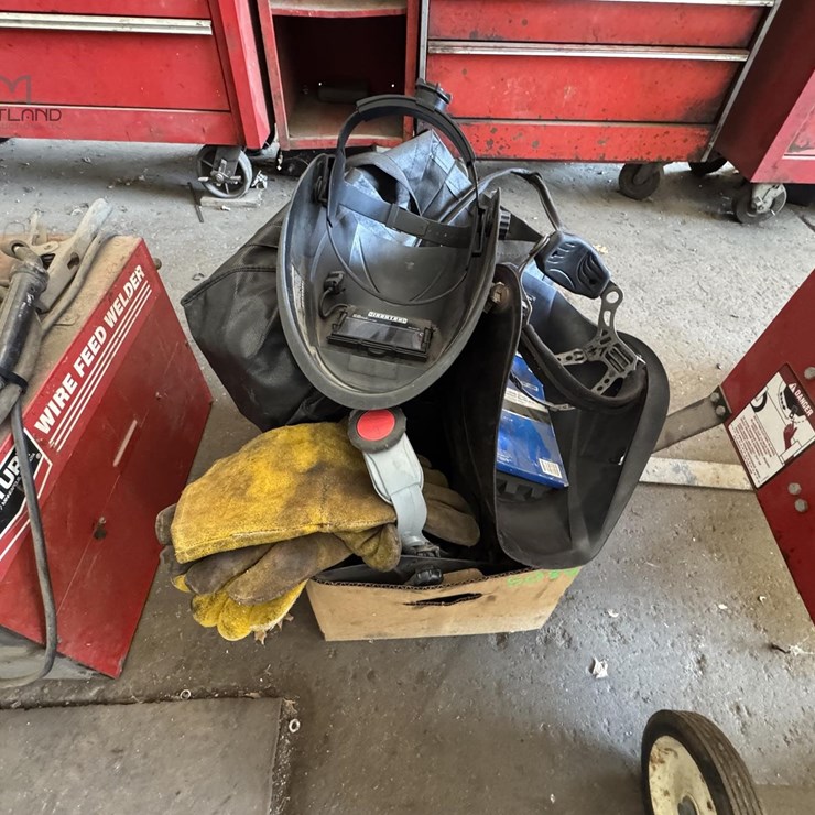 LOT OF WELDING HELMETS, GLOVES & ACCESSORIES LOT OF WELDING HELMETS, GLOVES & ACCESSORIES