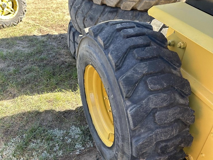 new-holland-lx885-image-18