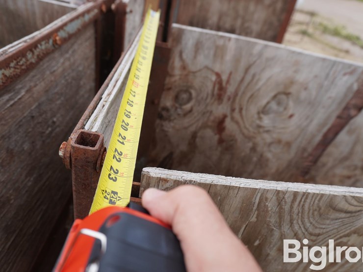 raised-calf-crates-image-9