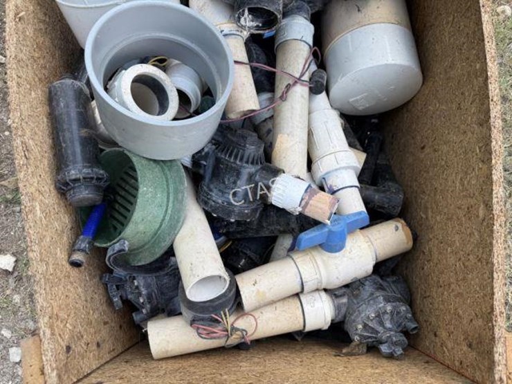 #117-•-box-of-misc.-sprinkler-fittings,-irrigation-items-image-3