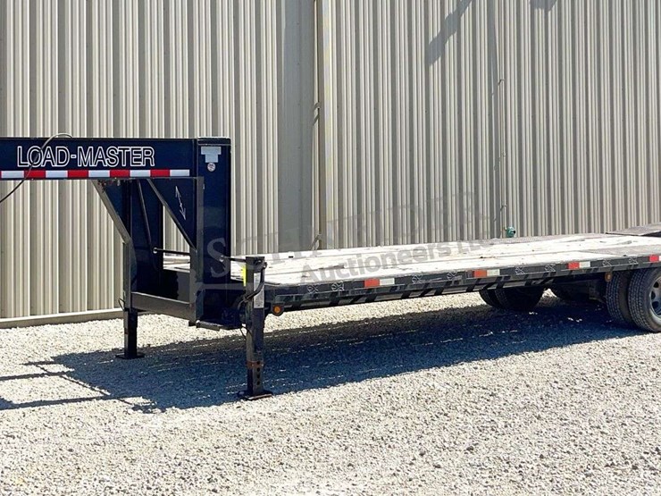 2007-load-master-27'-flatbed-gooseneck-trailer,-from-the-estate-of-dr.-ken-buchmann-image-2