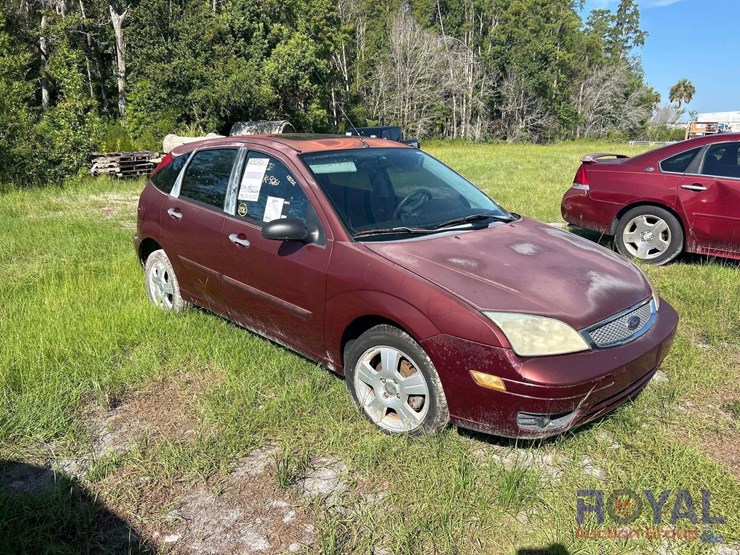 2007-ford-focus-hatchback-image-2