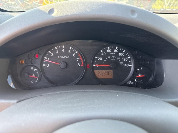 #2906-•-2017-nissan-pickup-truck-image-27
