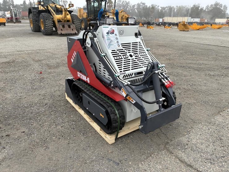 2025-bttl-st28h-6-skid-steer-track-loader-image-2