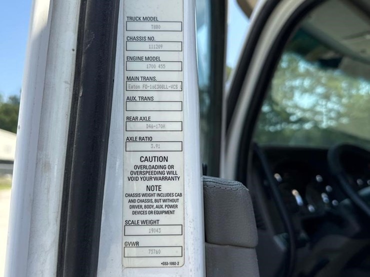 2016-kenworth-t880-image-21