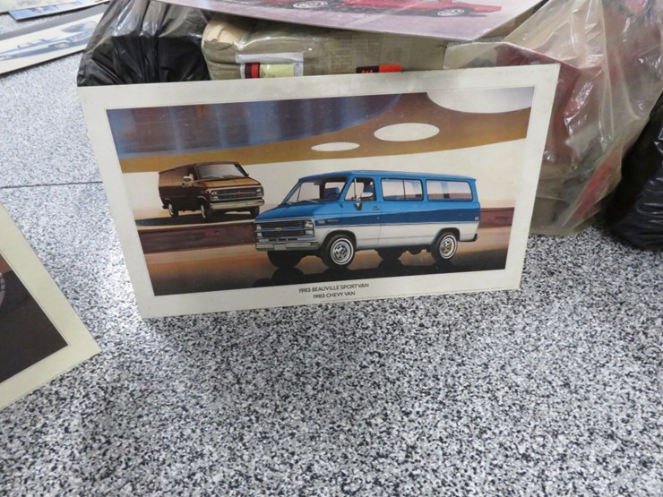 1983-4-chevrolet-van-litho-dealership-picture-displays-image-4
