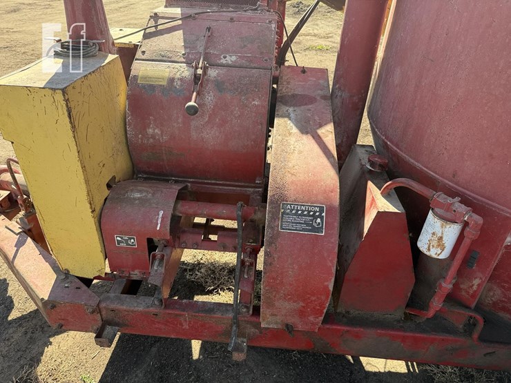 new-holland-358-image-10
