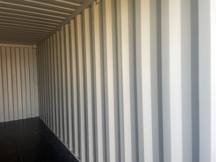 #304-•-20'-shipping-container-image-16