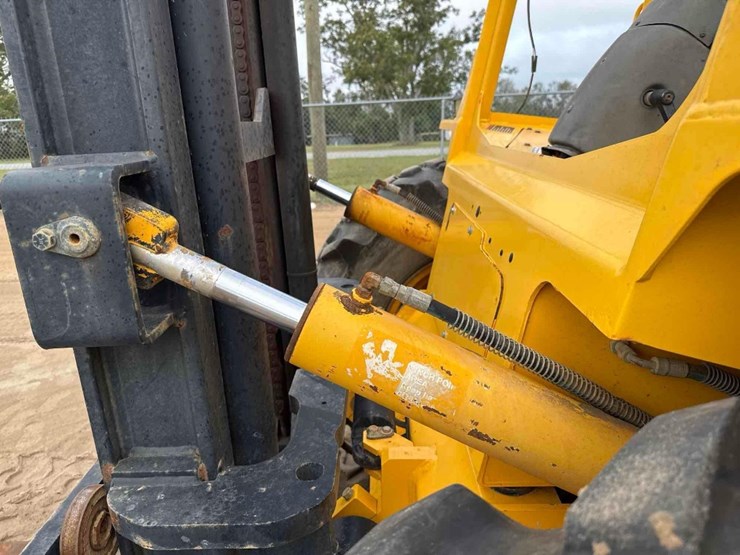sellick-s80j4e-4-rough-terrain-forklift-image-14