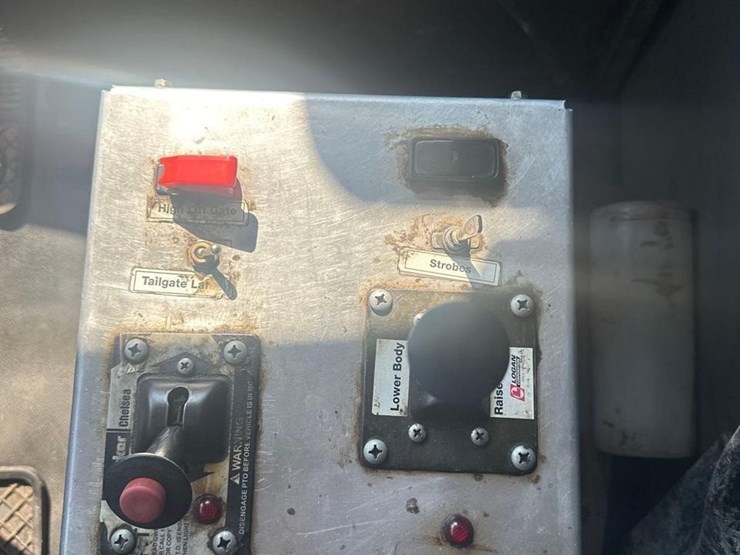 2018-kenworth-t880-image-29