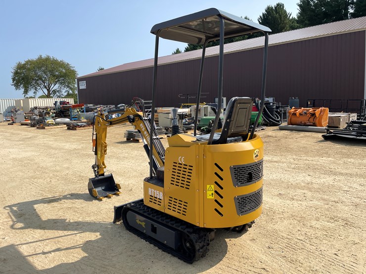 #211-•-new-rt15r-mini-excavator-image-3