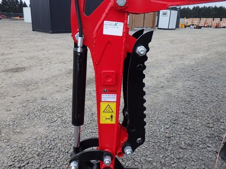 2025-vicsec-13c-hydraulic-excavator-image-6
