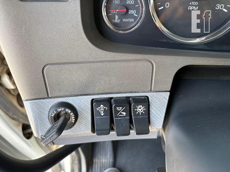 2016-kenworth-t880-image-30