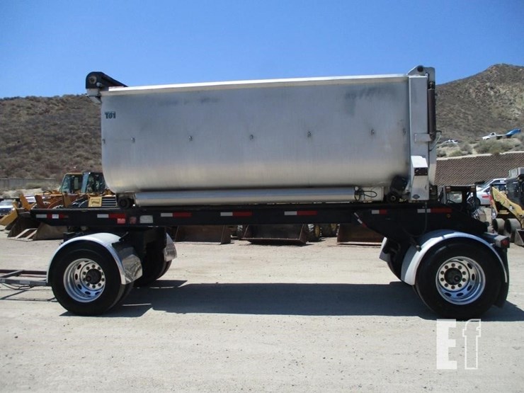 2002-peterbilt-365-image-10