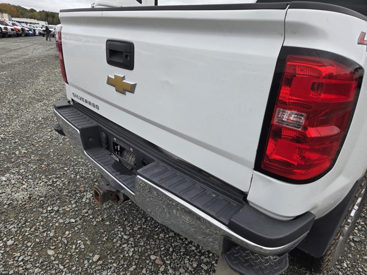 2018-chevrolet-2500-image-24