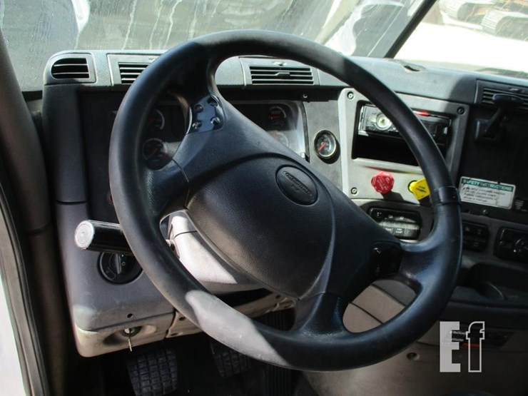 2012-freightliner-cascadia-125-image-12