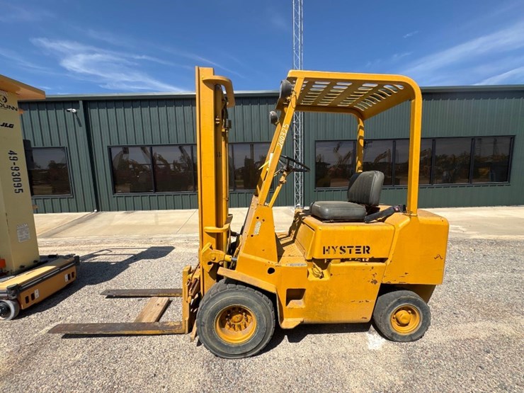 hyster-straight-mast-forklift-image-2