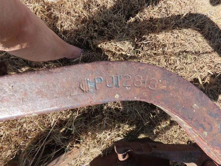 international-4-bottom-plow-image-3