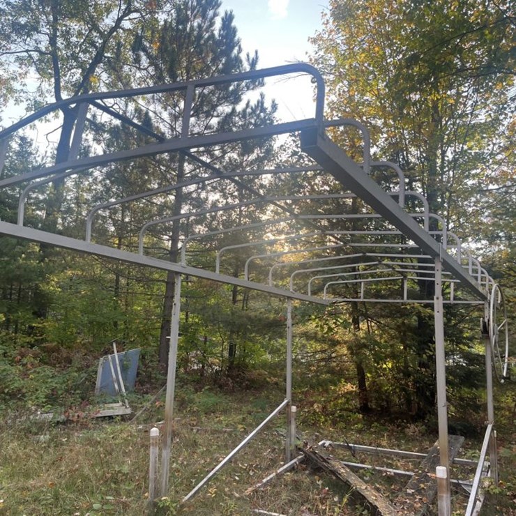 #1043 • Boat Lift