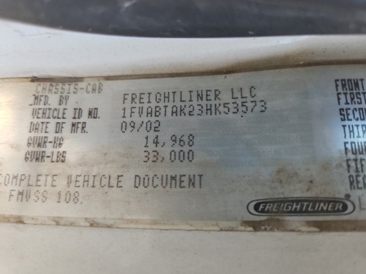 2003-freightliner-fl70-image-38