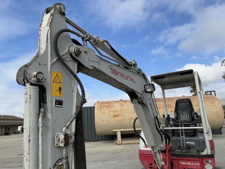 2018-takeuchi-tb253-2-excavator-image-7
