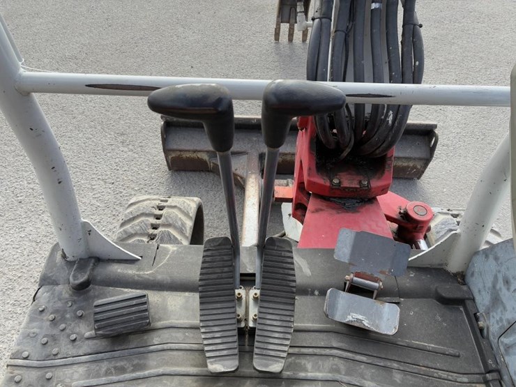 2018-takeuchi-tb253-2-excavator-image-21