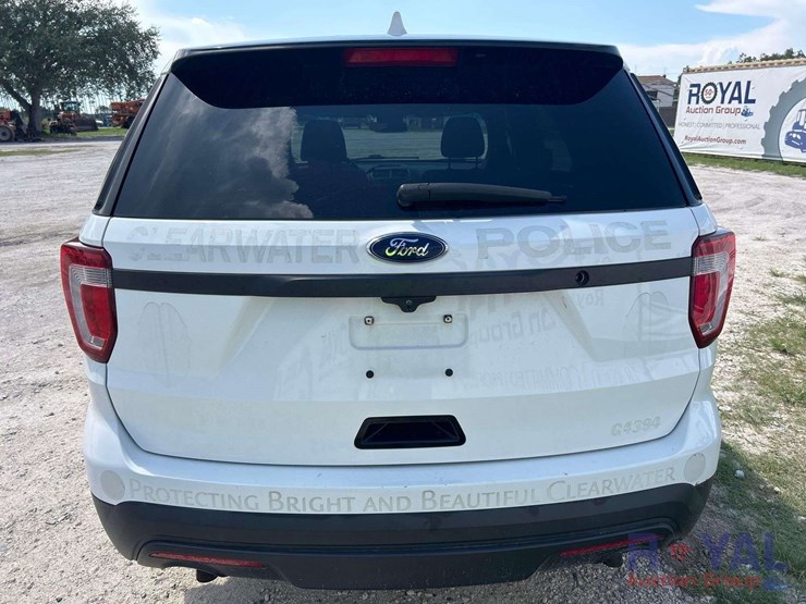2017-ford-explorer-image-23