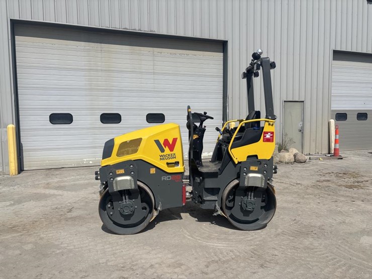 #5056-•-2019-wacker-neuson-rd28-smooth-drum-roller-image-1