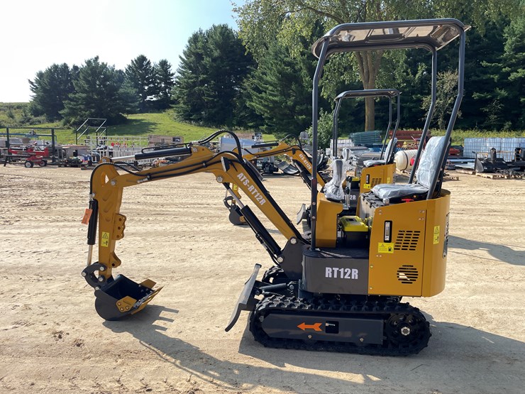 #208-•-new-rt12r-mini-excavator-image-2