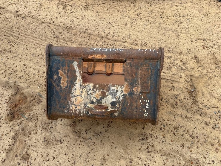 tag-24"-excavator-bucket-image-3